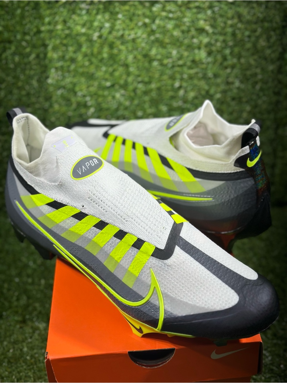 NIKE VAPOR EDGE ELITE FLYKNIT 360 FOOTBALL CLEATS SHOES, MENS SIZE 13 , NEW